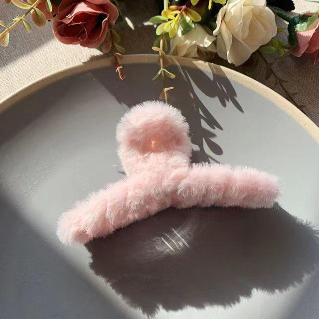 Autumn/Winter Furry Korean Plush Shark Hair Clip - Cute Updo Claw, Cross Clip, One-Word Design