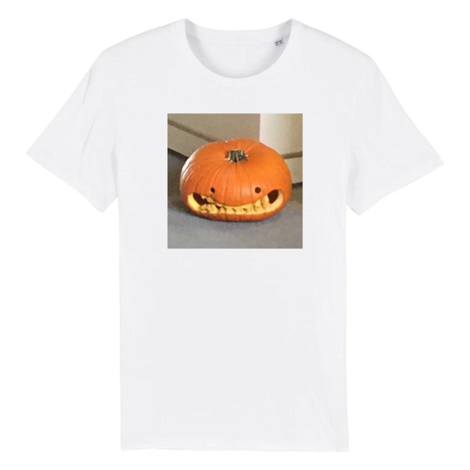 Funny Halloween T-Shirt Smiling Distressed Pumpkin Meme XL
