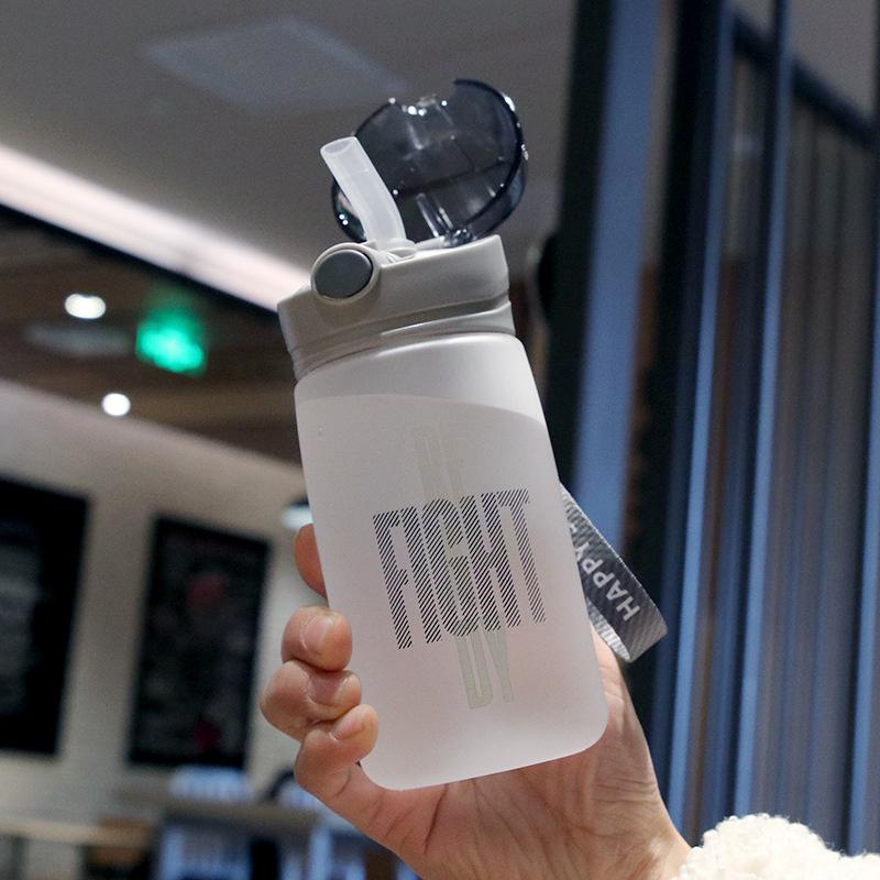 

520Ml Large Capacity Sports Water Bottle Leak-Proof Frosted Bounce Lid Plastic Cup Drink User Travel Portable Fitness Bottle