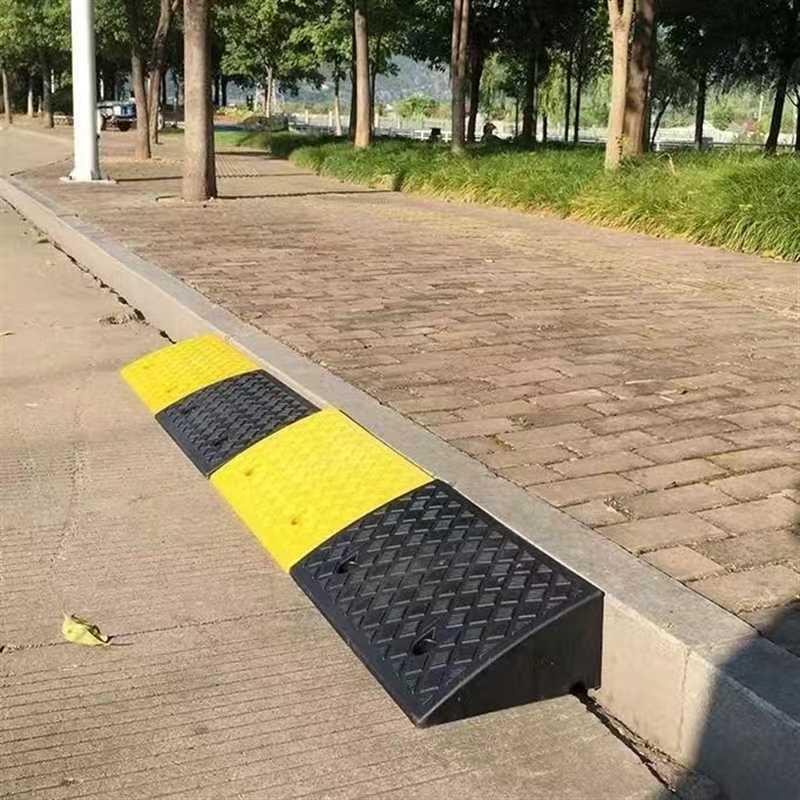 Universal Car Ramp Pad for Uphill Climbing and Speed Bumps