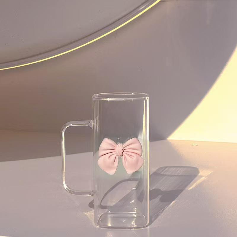 INS Stil Schmetterlingsbecher: Hohes Borosilikatglas, Transparentes quadratisches Design mit Griff & Strohhalm, Temperaturbeständig für Frauen.