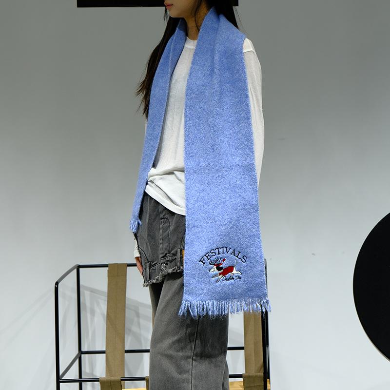Autumn and winter cute Christmas scarf female senior sense thickened warm student scarf design sense versatile knitted scarf