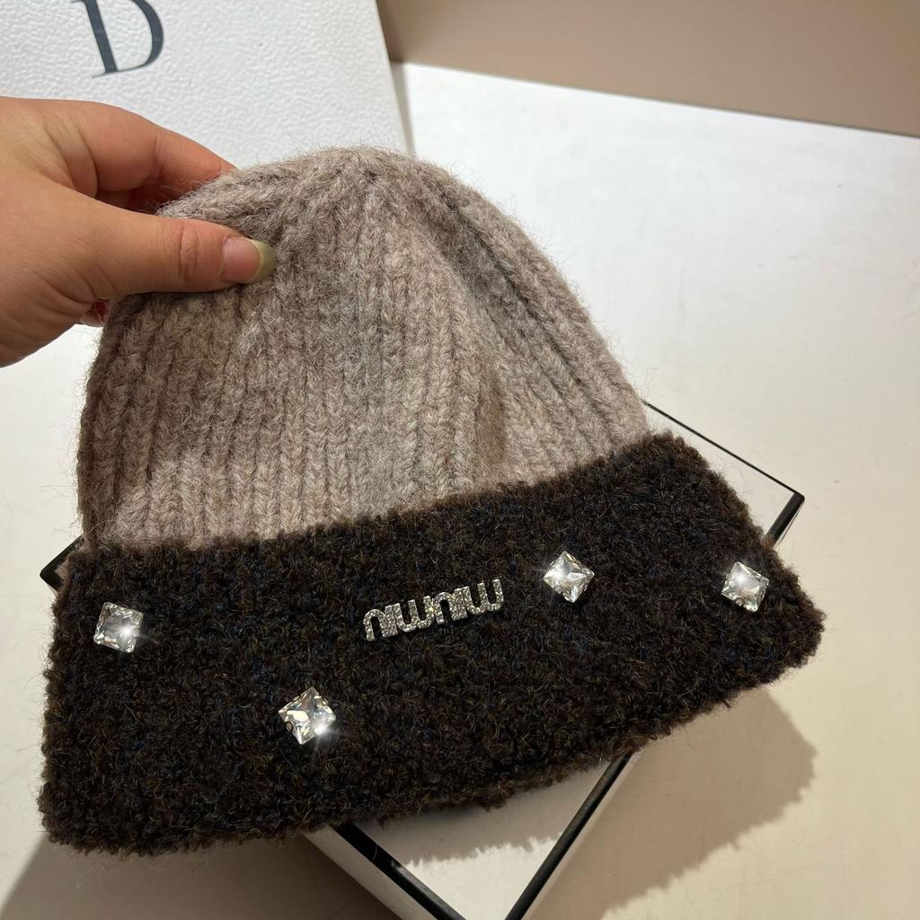 French Light Luxury Niche Rhinestone Min Color Matching Wool Hat, Winter Celebrity Wool Blended Knitted Hat