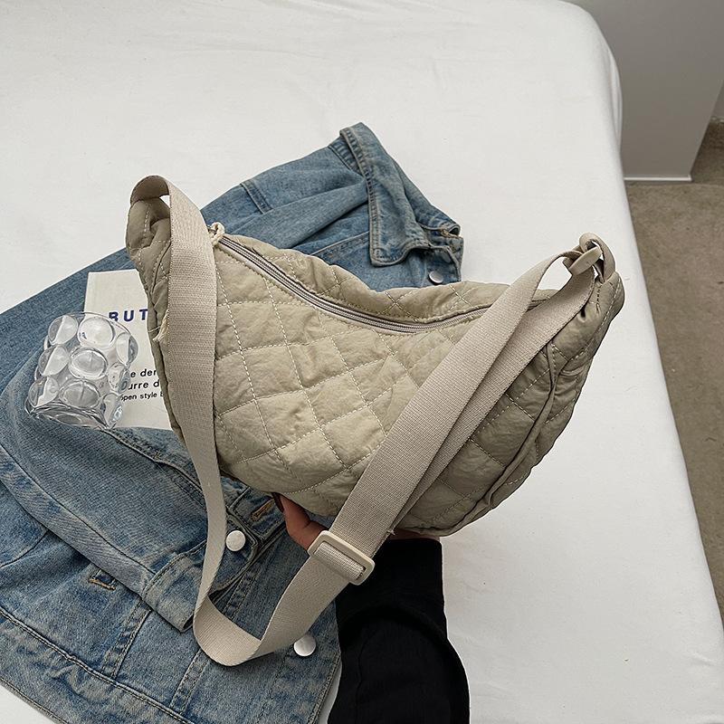 Crossbody Bag Women's Rhombus Casual Dumpling Bag Men's Casual Large-capacity Shoulder Bag Autumn and Winter New Light Commuter Bag