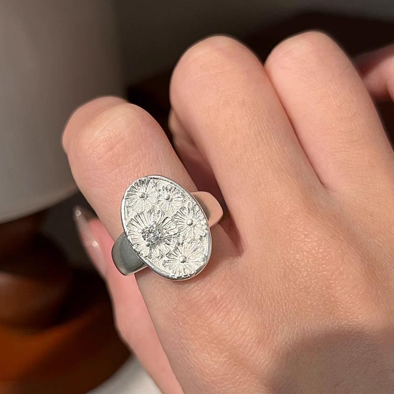 Design sense retro zircon daisy ring female sweet opening adjustable ring Adjustable opening