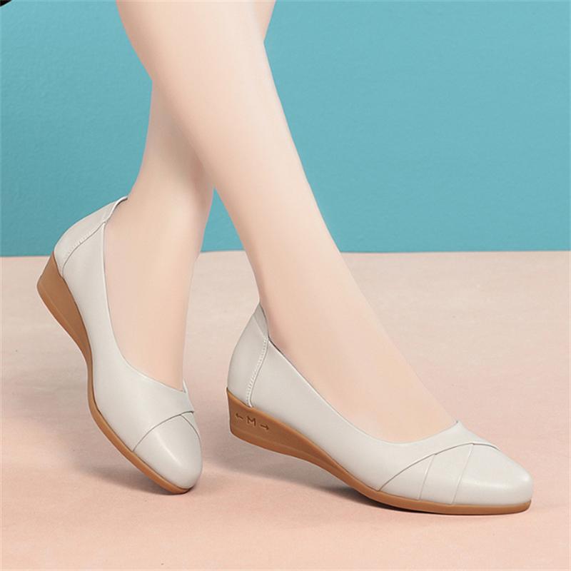 Women's Shoes Spring And Autumn New Wedge Soft Bottom Mom's Shoes Non-slip Black Work Shoes Fashion Outdoor Loafers Female