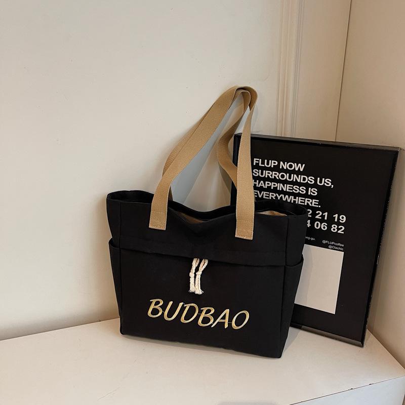 Women's Niche Design Casual Shoulder Bag 2025 Spring Foreign Style Fashion Personality Large Capacity Portable Tote Bag