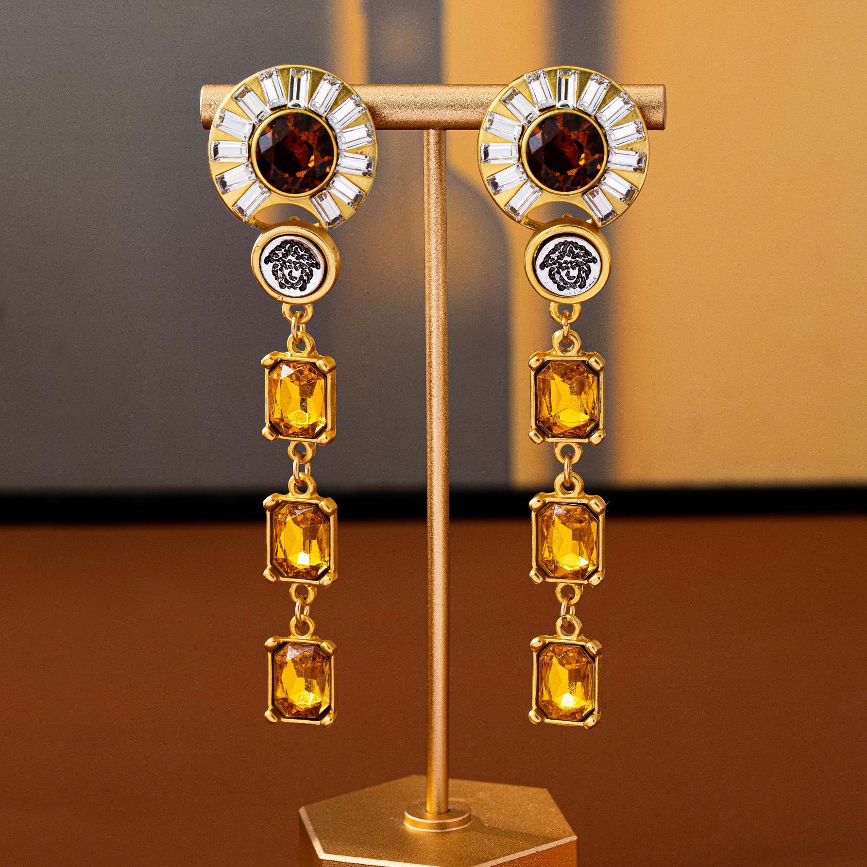 

Модные серьги-подвески для женщин золотой