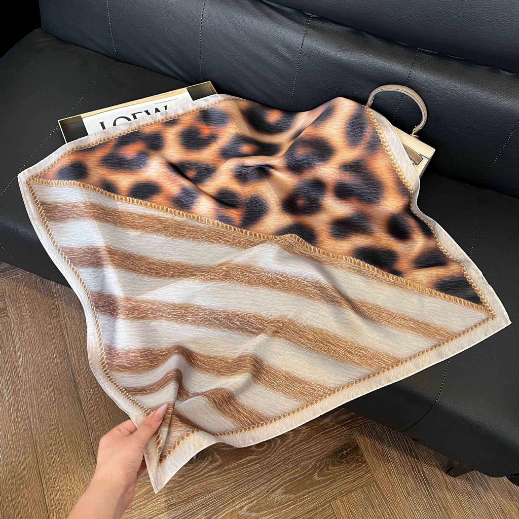 Simulated silk women's small square scarf, Korean cashew nut leopard print small silk scarf, headscarf, four-season scarf, professional scarf.