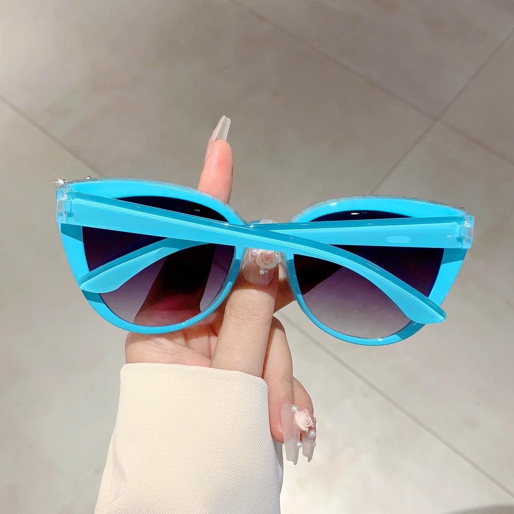Vintage Cat Eye Sunglasses with Rhinestones Women Fashion Candy Color Gradient Sun Glasses Trendy Original Design Shades