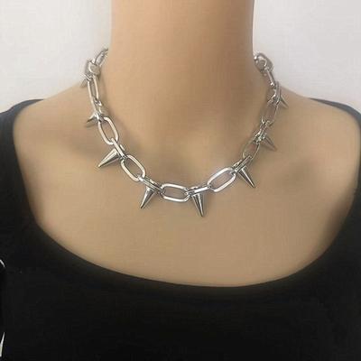 Spetsigt Chokerhalsband för Kvinnor Män Goth Punk Halsband Metallspetskedja Choker Rock Nattklubb Nit Smycken