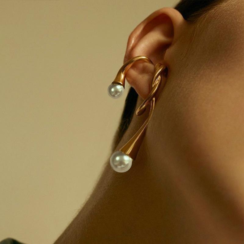 Pearl Ear Clip: Irregular Cold Style No-Piercing Earrings for Women