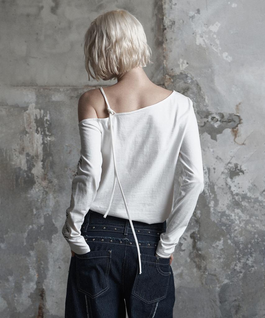 Jenyujeu Drops One-Shoulder Lettering Sleeve - Ivory