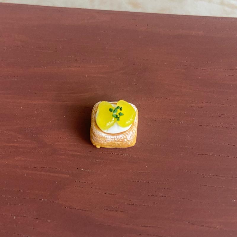 Mini Cute Simulation Cake Model Toy For Doll Accessories Kids Gift 1Pcs Miniature Dollhouse Food Fruit Square Tower