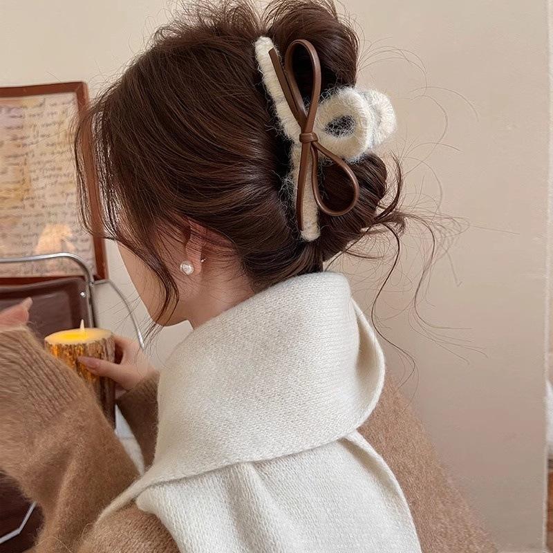 Plush Leather Bow Large Hair Claw Autumn/winter Furry Headband Womans Elegant Hair Pins Shark Clips Female Fashion Barrettes