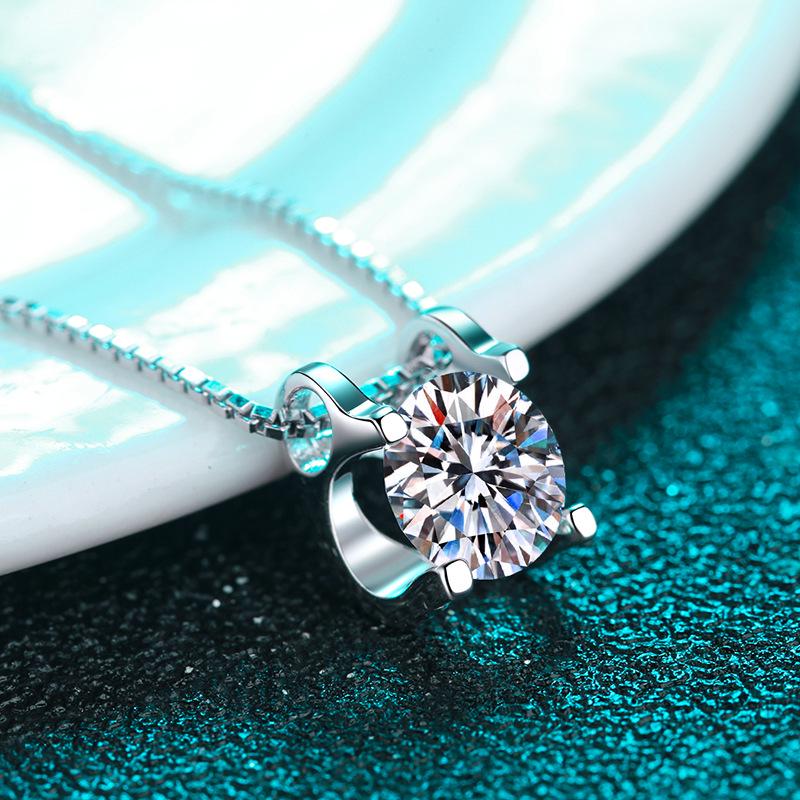 Classic Bull Head Pendant: 925 Sterling Silver with PT950 Gold Plating, 1-Carat Moissanite Necklace for Women.