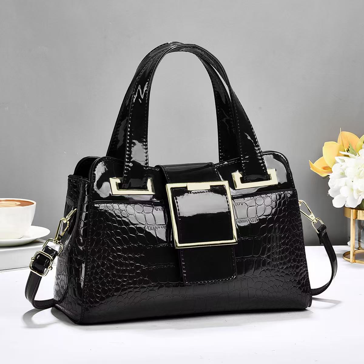 

Women s bag, new trendy bag, fashionable and atmospheric mother bag, one shoulder portable messenger bag. чёрный