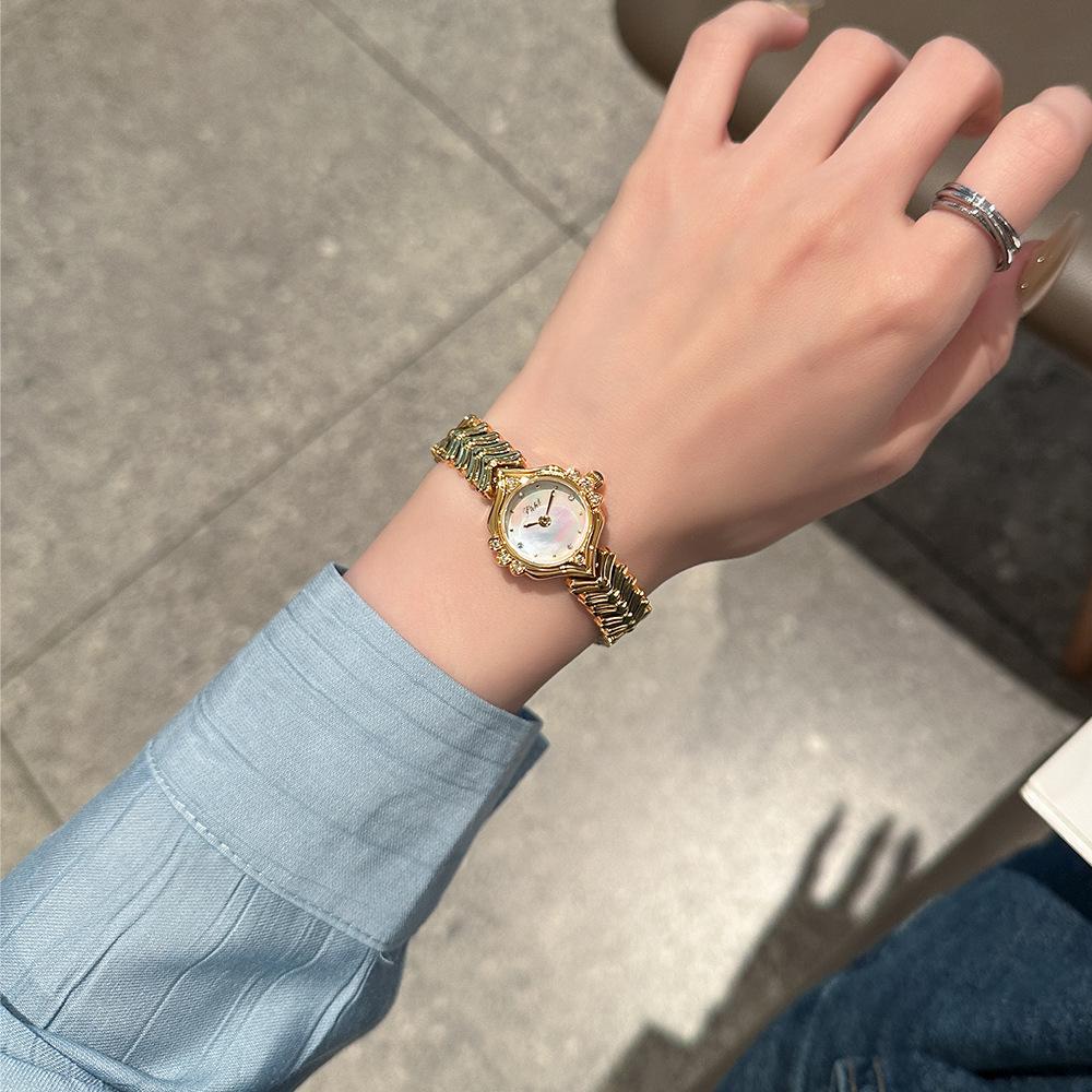 Summer New Women's Watch, Elegant, Light Luxury, High-end Watch, Niche Design Quartz Watch
