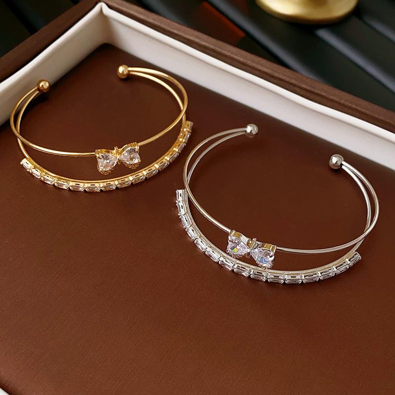Neues Glänzendes Zirkon Schleifen Armreif Damen Herzform Doppellagig Offen Verstellbares Armband Exquisites Bankett Tägliche Kleidung Schmuck Geschenke