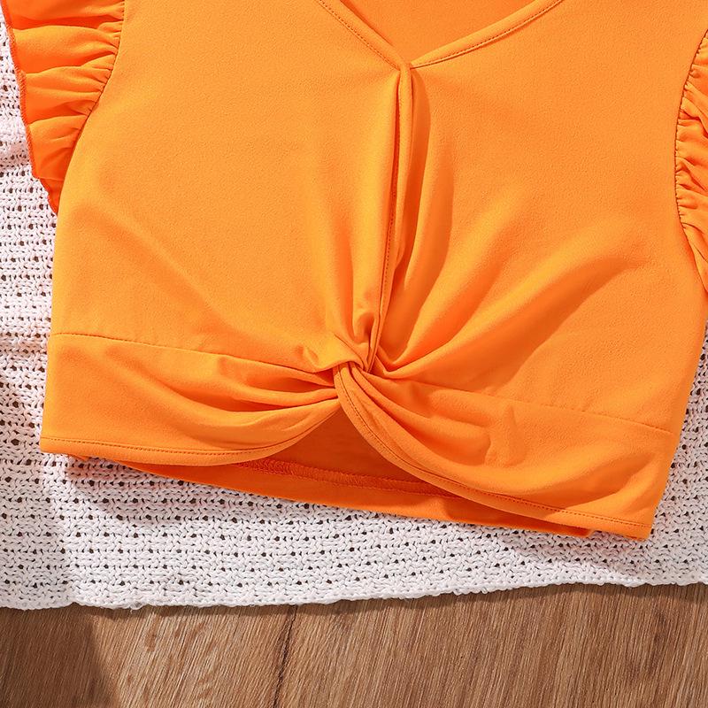 Dvojdielny letný outfit pre dievčatá: Vrchný diel s véčkovým výstrihom a volánikovými rukávmi a šortky s potlačou