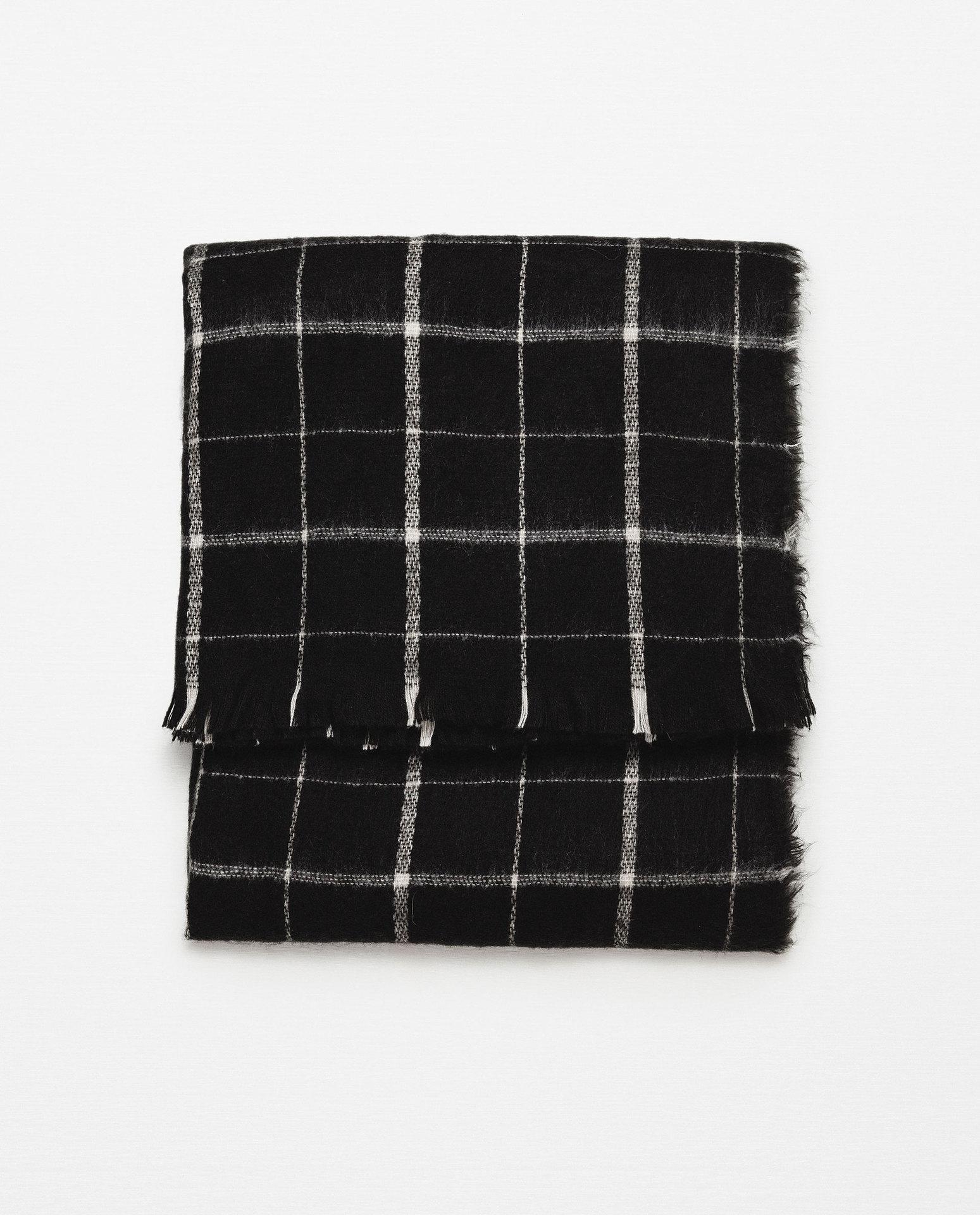 

Autumn and winter men s and women s scarves wind thickened black and white plaid thin strip shawl 140*140cm