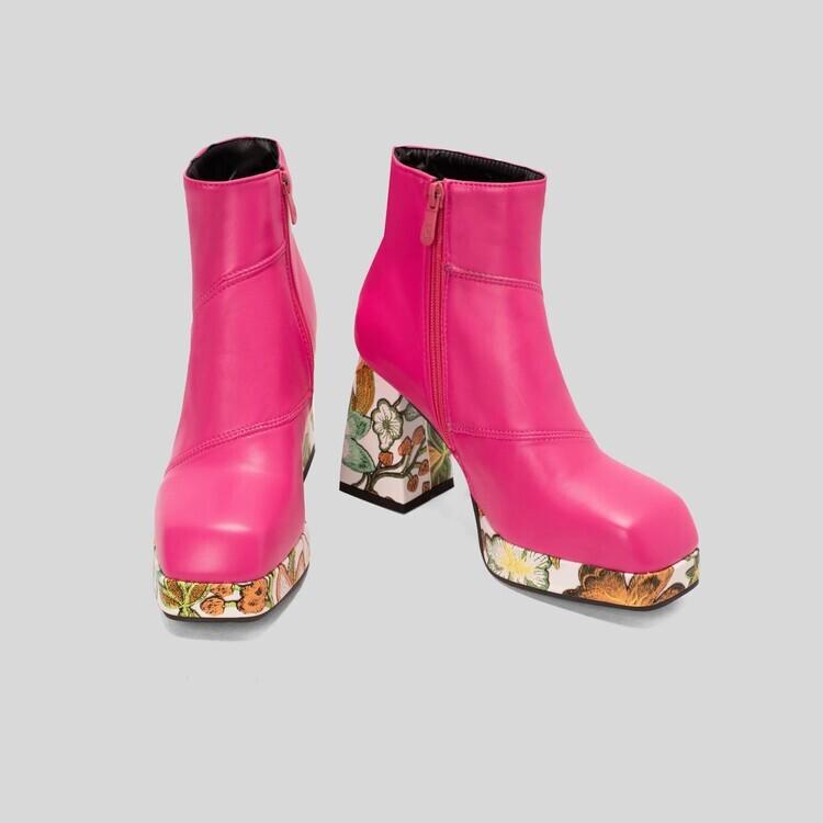 

Autumn and winter high-heeled medium boots women s boots colored and large-size Chengdu waterproof table short boots 39