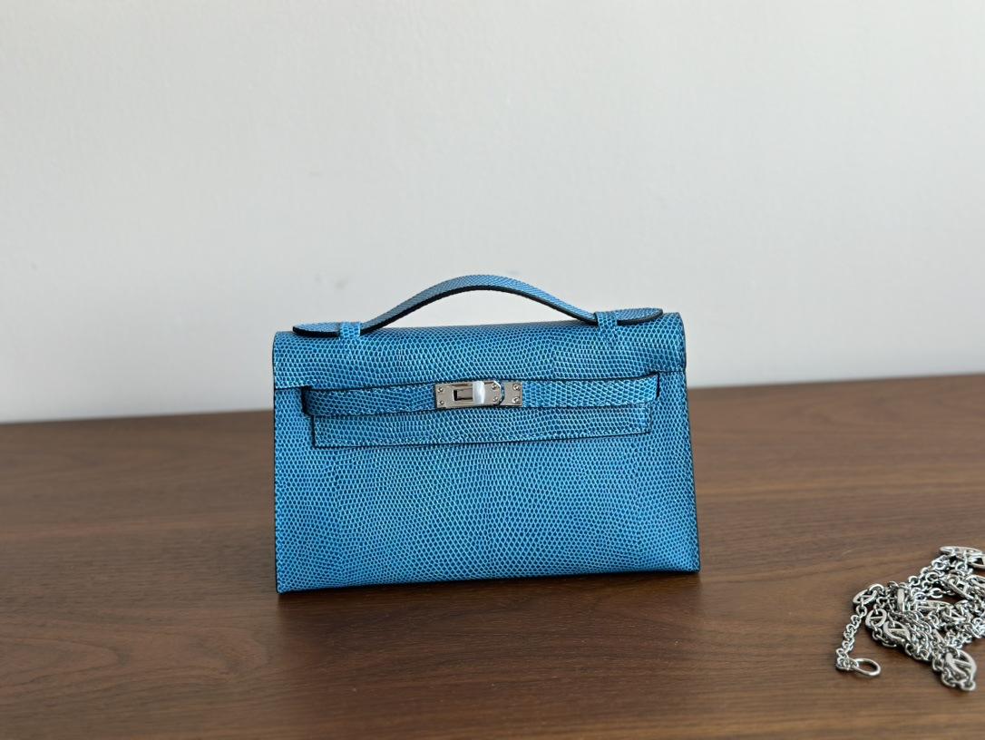 

2025 Top First Generation Lizard Pattern Leather Handheld Women s Bag High End Fashion Business Tongle 22x14x7cm