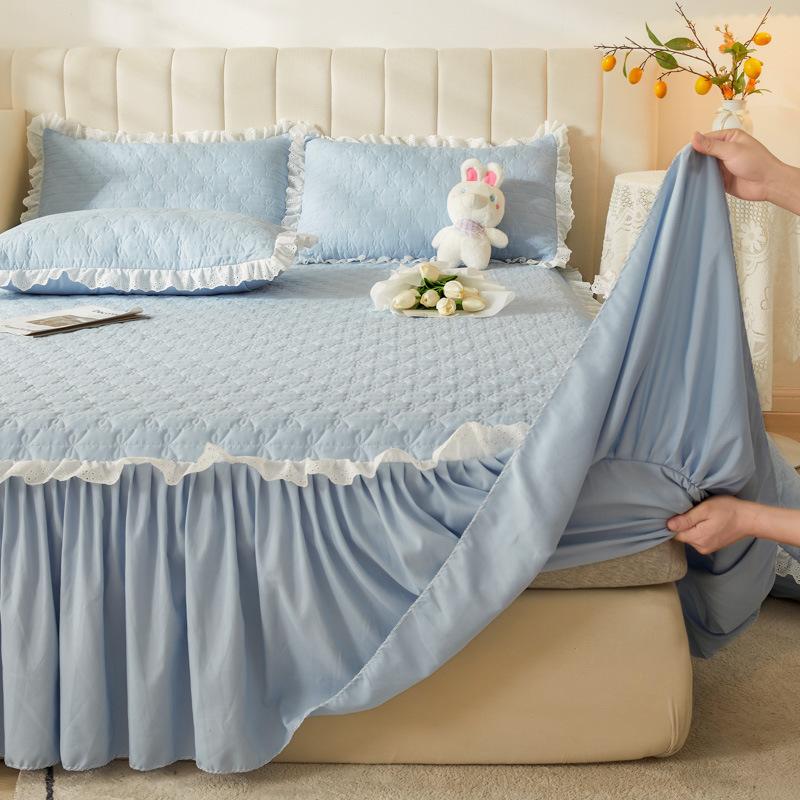 

Премиальный утолщенный детский бархатный комплект из трех предметов: теплая молочная бархатная вышитая оборка, покрывало, протектор для матраса Sealy, противоскользящий постельный комплект 200*220CM