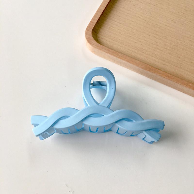 Elegant Retro Geometric Frosted Hair Clip Colorful And Unique Hair Claw For Girls