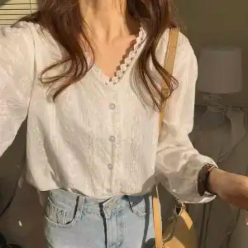White Lace Embroidered V-neck Shirt with Women's Temperament Spring and Autumn New Niche Design Loose Top
