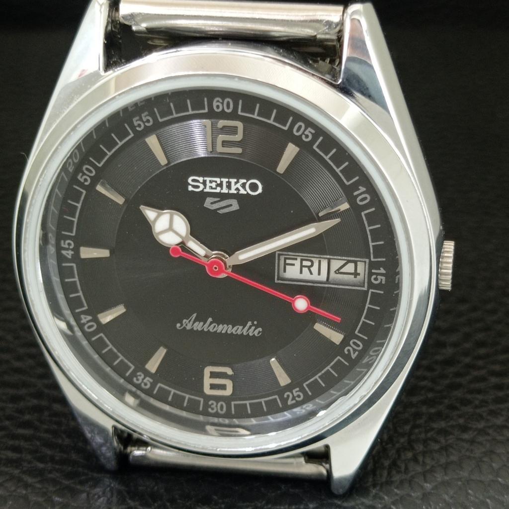 VINTAGE REFURBISHED SEIKO 5 AUTOMATIC JAPAN MENS BLACK DIAL WATCH a444568-1