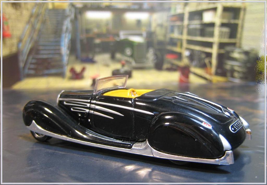 Hot Wheels Classic Bodies Type 57C Bugatti 1932 Duesenberg 100%