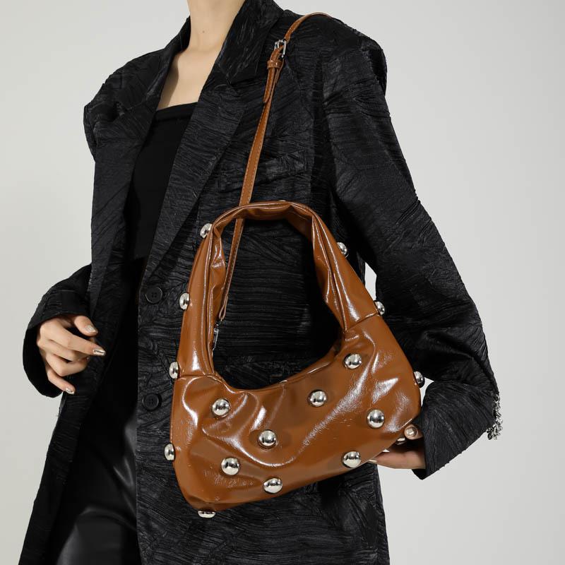 Portable underarm bag women's new trendy retro high-end oblique span bag light luxury niche design fashionable single shoulder