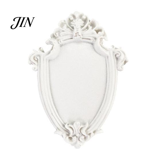 European Style Ornament Holder Vintage Jewelry Tray, Ornate Carved Ring Dish with Gold or White Finish, Elegant Decorative Resin Trinket Organizer for