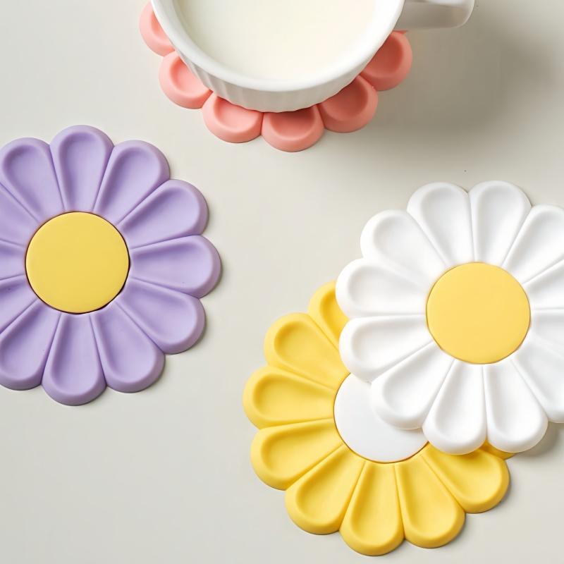 1PC Daisy Coaster Silicone Material Cute Flower Shaped Heat-resistant Dual Color Coffee Coaster,suitable for Holiday Gifts