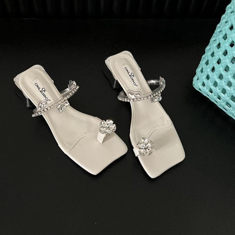 Fashion Luxury Crystal Women Slippers Fashion Low Heels Sandals Women Summer Open Toe Pearl Flip Flops Brand Designer Women Party Shoes