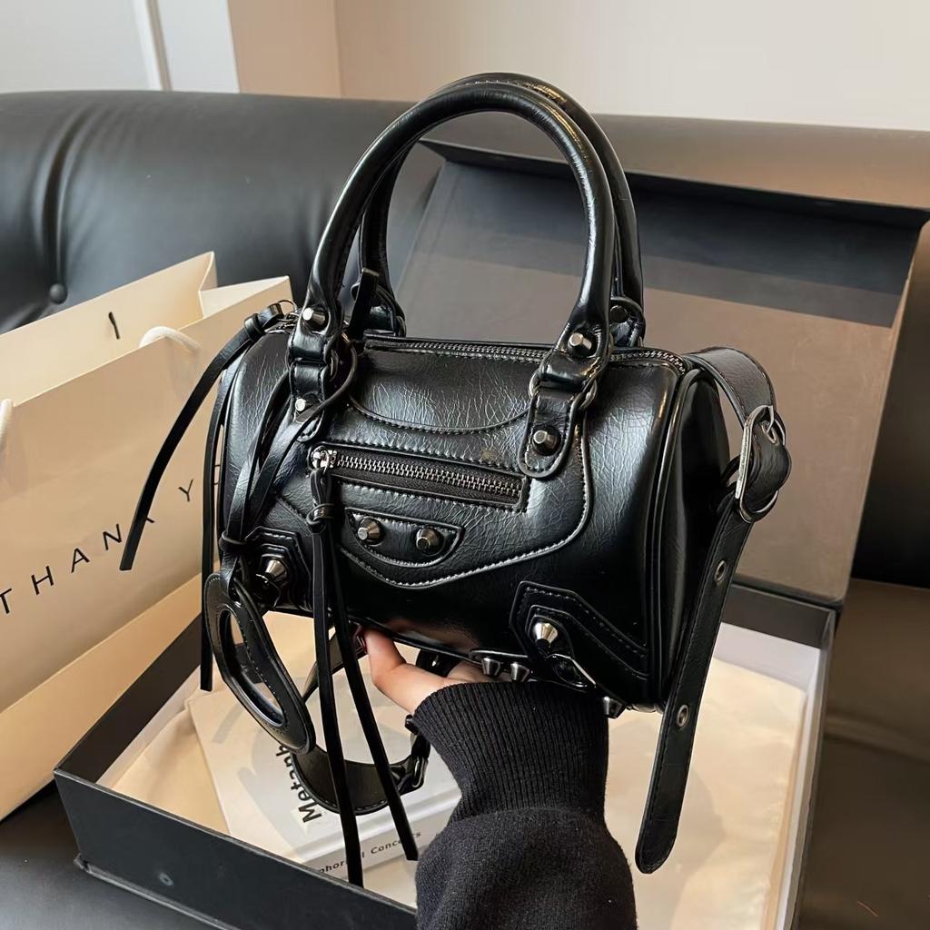 Locomotive Women'S Niche Fashion Rivets Portable Pillow Bag Wide Shoulder Strap Single Shoulder Messenger Bag