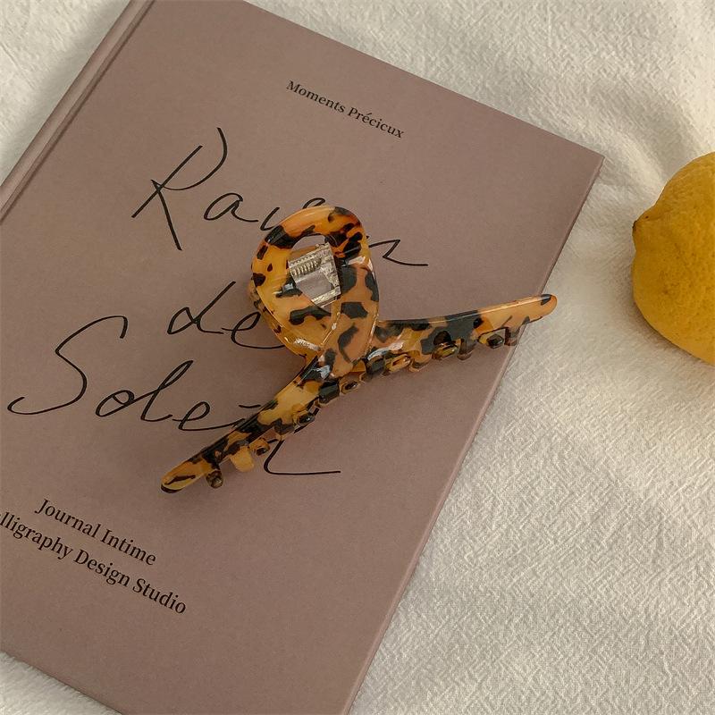 Korean Imitation Acetate High-End Shark Hair Clip - Elegant Hair Accessory for Stylish Looks