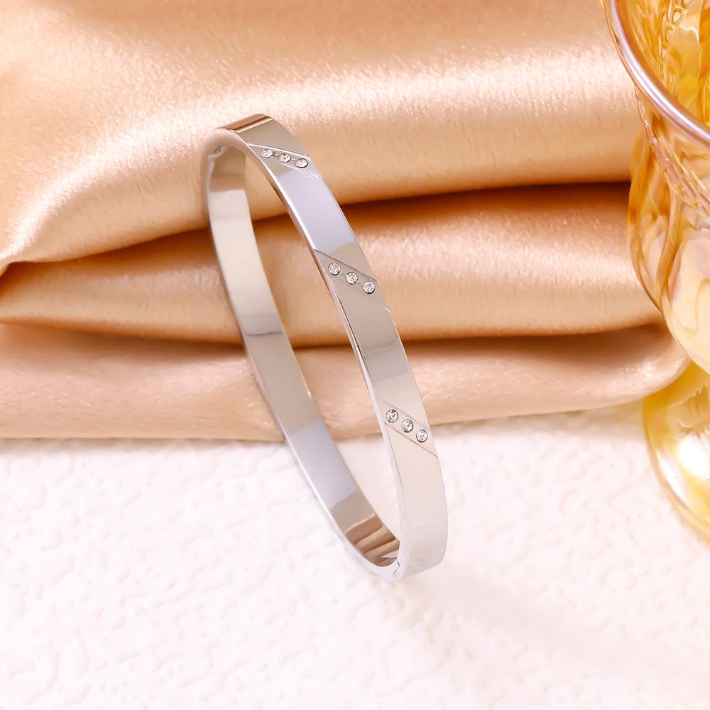 European & American Luxury 18K Gold Titanium Steel Bracelet with Three Diamonds & Non-Fading Buckle for Women.