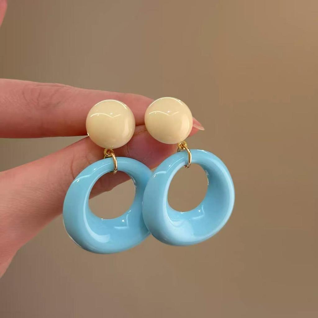 French Retro Silver Needle Round Flat Round Resin Fringed Earrings Light Luxury High-end Earrings Versatile Earrings