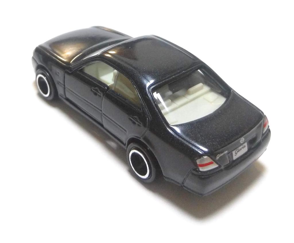 Tomica Nissan Gloria No.32 (box)