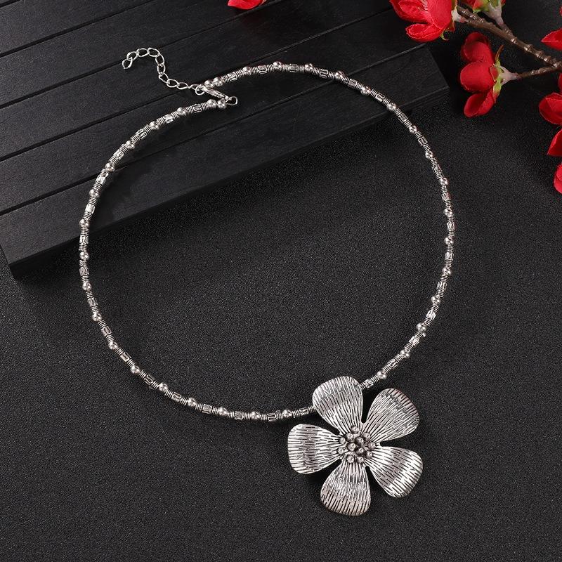Vintage tassel collar hollow flower seedling silver pendant necklace niche personality collarbone chain women