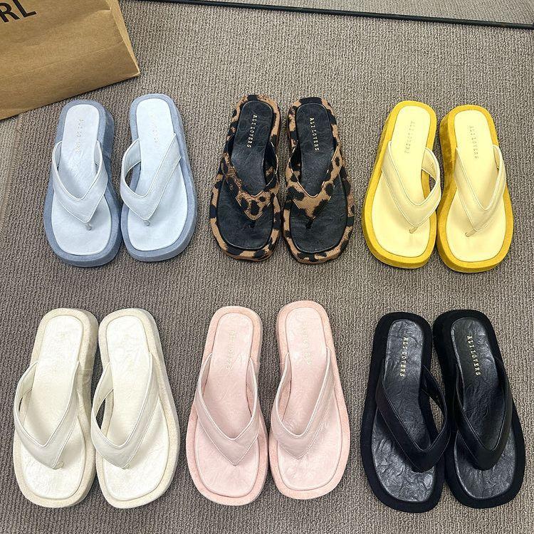 French fairy style thick-soled flip-flops beautiful leopard print slippers female summer wear seaside beach sandals sandals