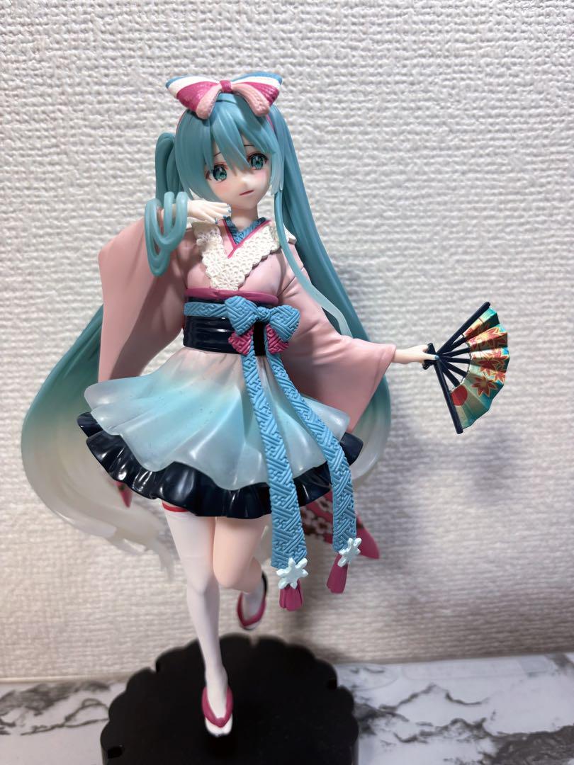 

[USED] Hatsune Miku Figure (pre-order bonus included)