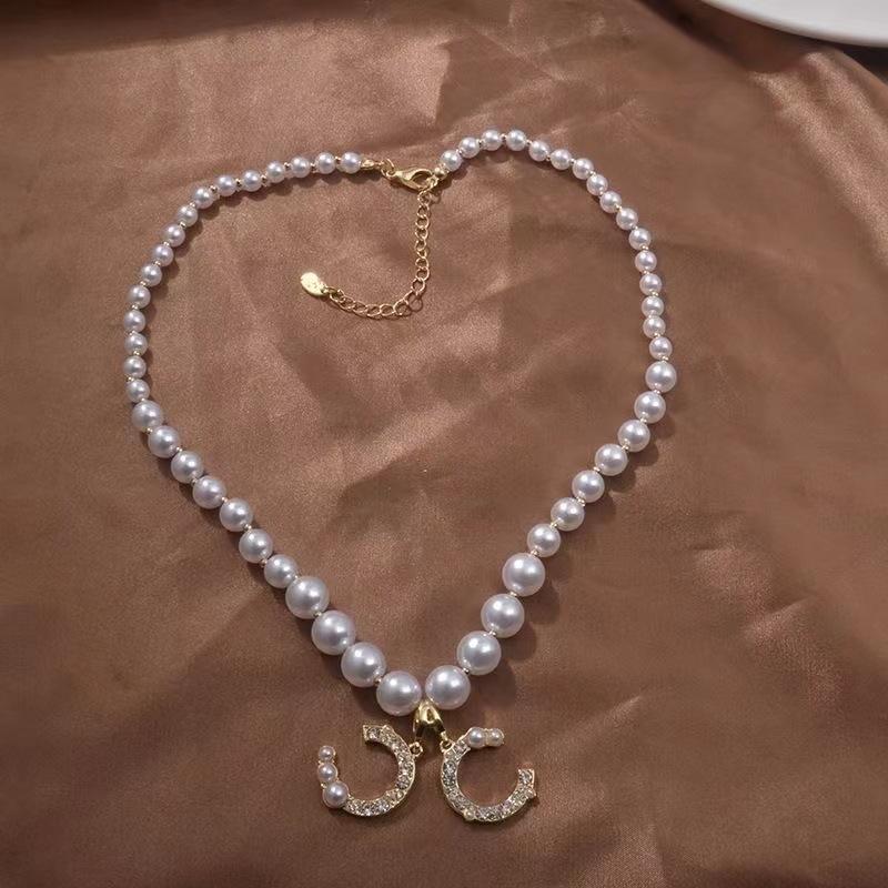 Sweaterkæde forår ny lille duftende vind perlehalskæde dame dobbelt C halskæde internetkendis tilbehør mode trend kravebens kæde