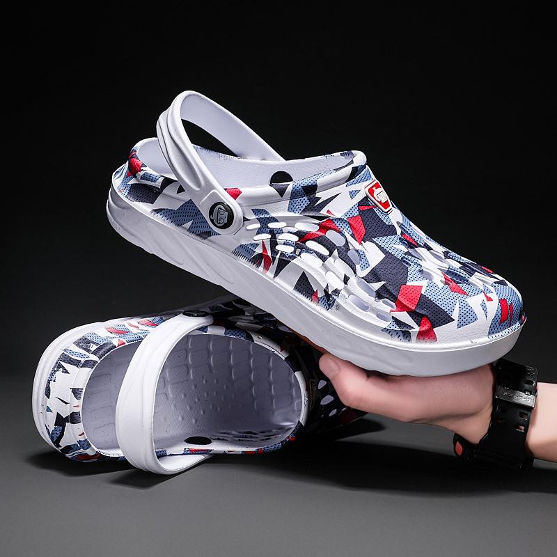 Fashion New Fashion Slippers Men Clog Sandals Comfortable Breathable Beach Sandals Men Women Clogs Slippers Soft Bottom Men Garden Shoes