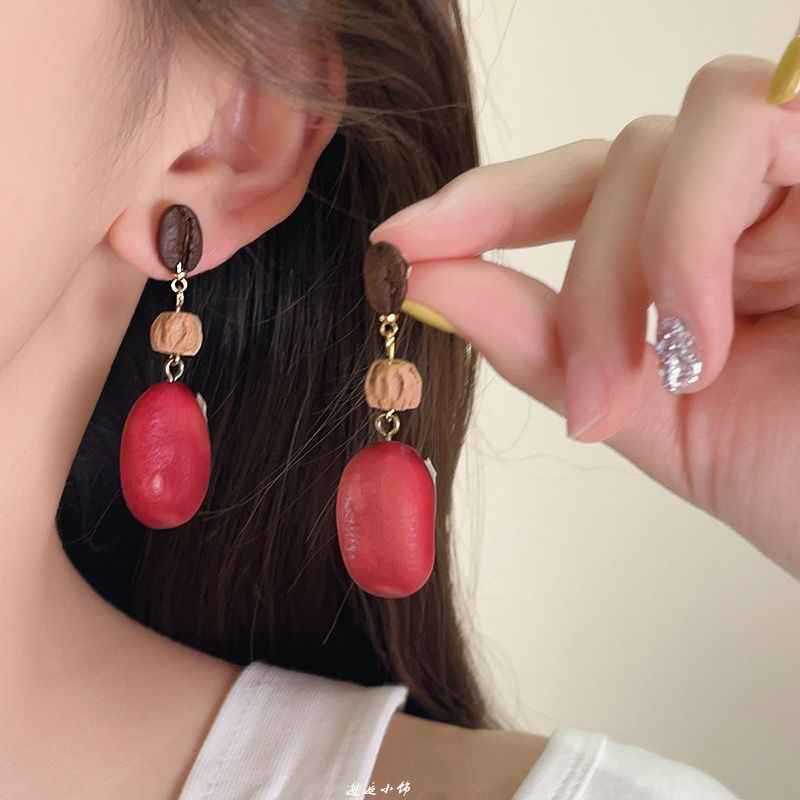 

Модные серьги-подвески для женщин красный