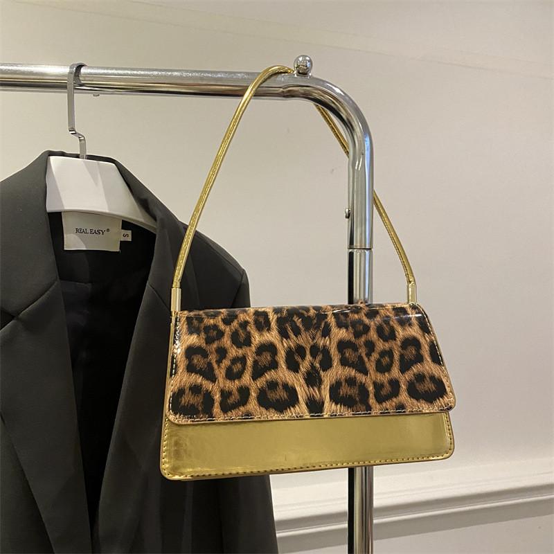 Contemporary Womens Small Handbag With Sleek Design Comfortable For Daily Outings золотой