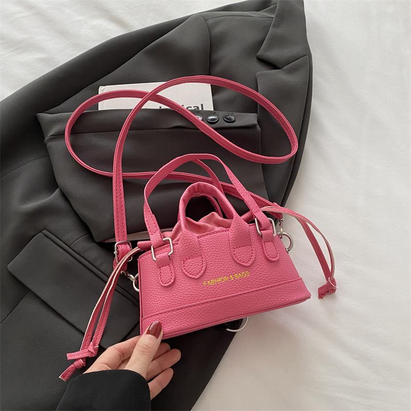 

Retro handbag bag women s 2025 new mini messenger bag foreign design shoulder bag texture casual armpit bag розовый