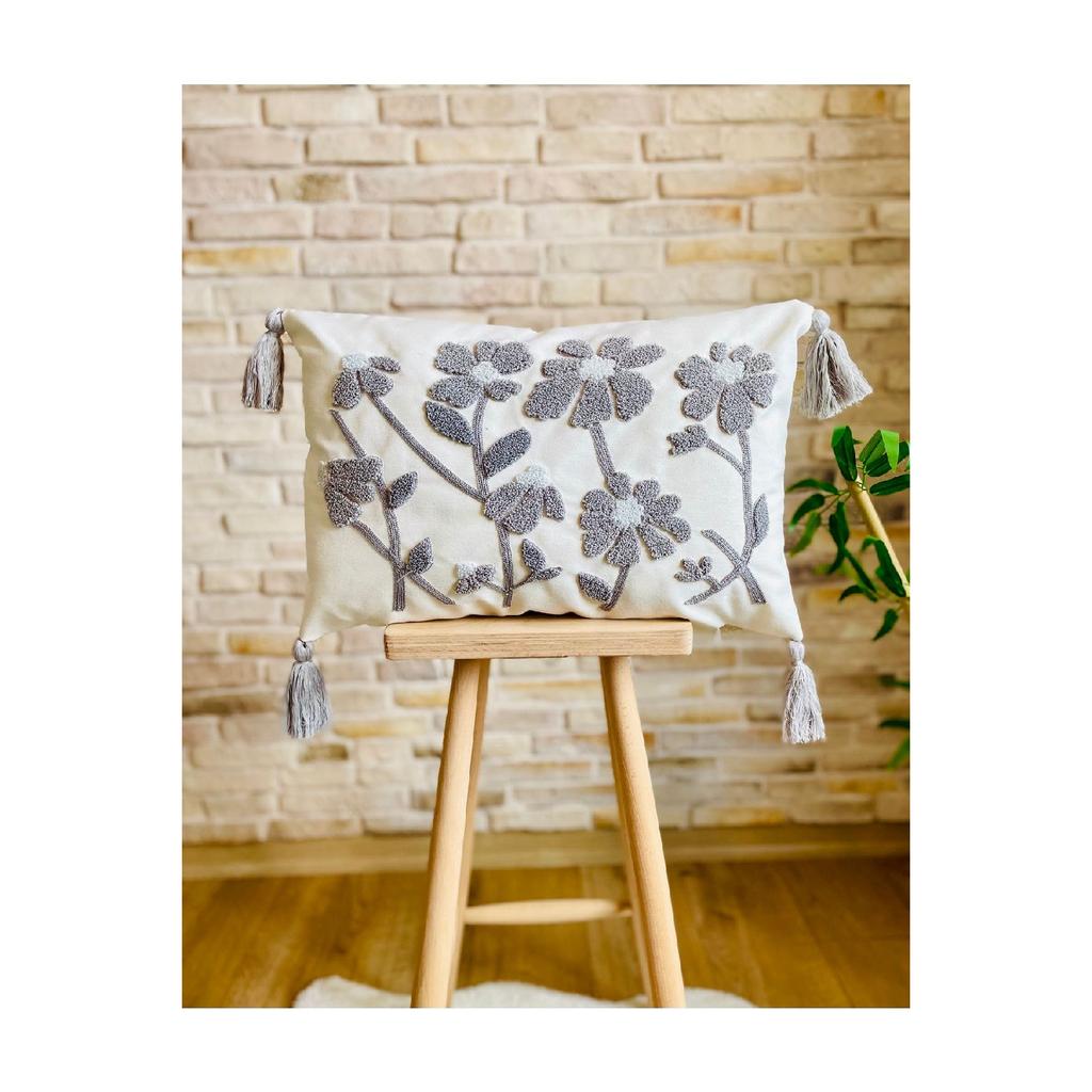 Punch Embroidered Single Decorative Daisy Design Throw Pillow Cover (punch)